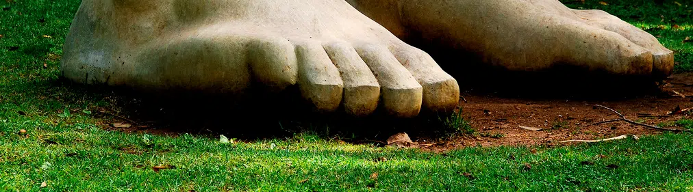 feet-statue-header